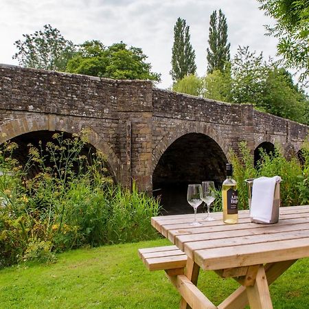 The Lion Hotel Leintwardine Exterior photo