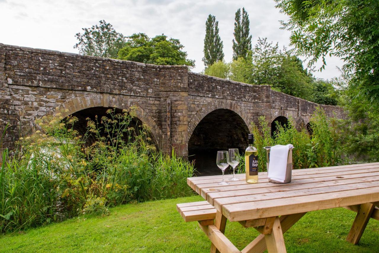 The Lion Hotel Leintwardine Exterior photo