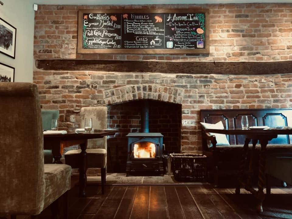 The Lion Hotel Leintwardine Exterior photo