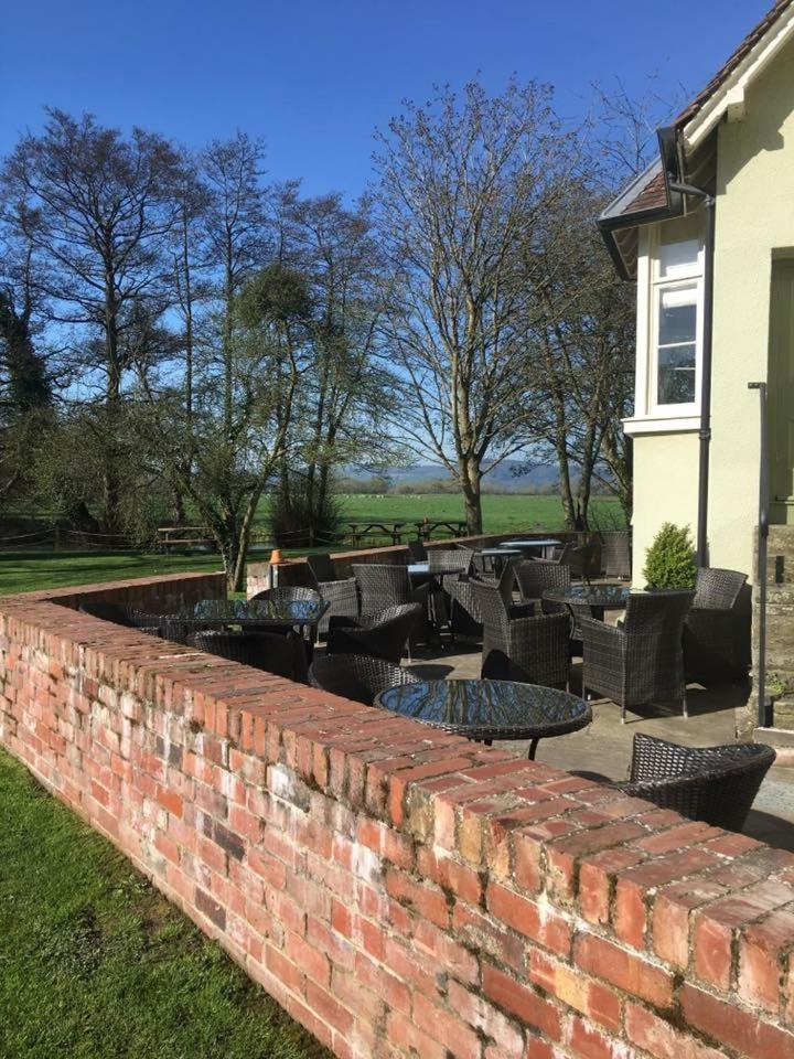 The Lion Hotel Leintwardine Exterior photo